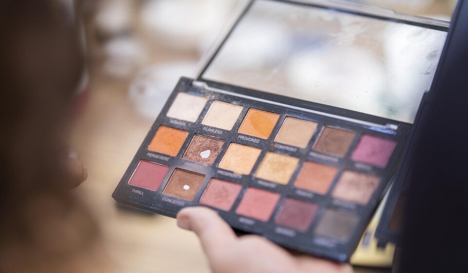 make-up, colors, product, eyelash, colour, woman, beauty, girl, fashion, cosmetics, mirror, application, women, powder, face