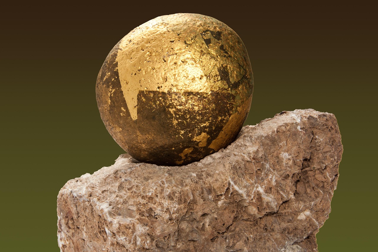 stone, art, stone art, round, smooth, raw, gold, gold plated, natural, sculptor, stone processing, plastic