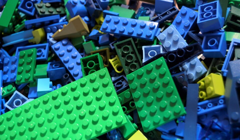 lego, 4k wallpaper, free background, bricks, building, 4k wallpaper 1920x1080, construction, toy, cool backgrounds, plastic, hd wallpaper, wallpaper hd, fun, block, play, full hd wallpaper, childhood, green, laptop wallpaper, mac wallpaper, blue, colourful, creative, desktop backgrounds, build, engineering, background, beautiful wallpaper, windows wallpaper, lego bricks, free wallpaper, wallpaper 4k, ideas, make, design, create, children