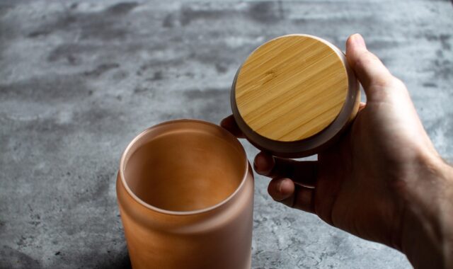 vessel, to open, hand, lid, wooden lid, wood, glass, container, storage